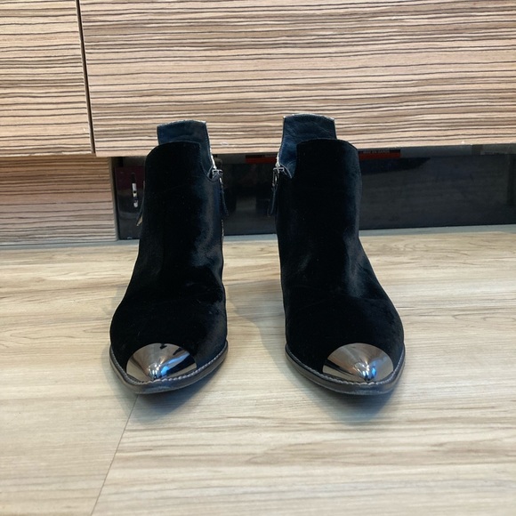 Rare Stuart Weitzman Ankle Boots - Picture 4 of 12